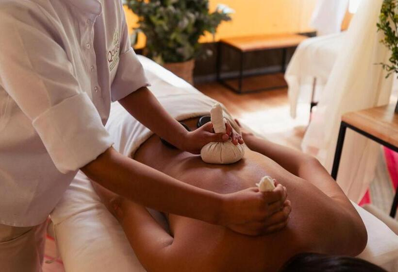 ホテル Las Qolqas Ecoresort Ollantaytambo