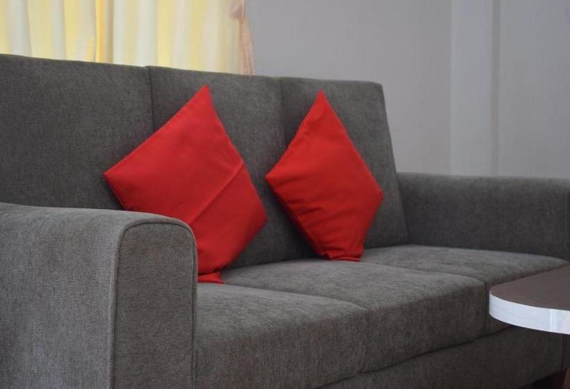 בית מלון כפרי The Palace Inn