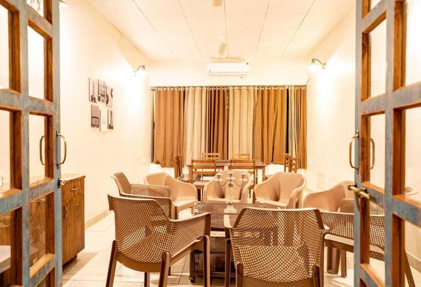 Отель The Satpura Panchtatva Villa