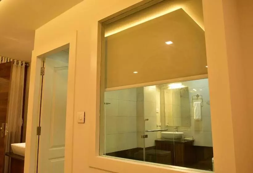 ホテル White Suite