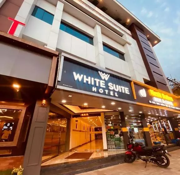ホテル White Suite