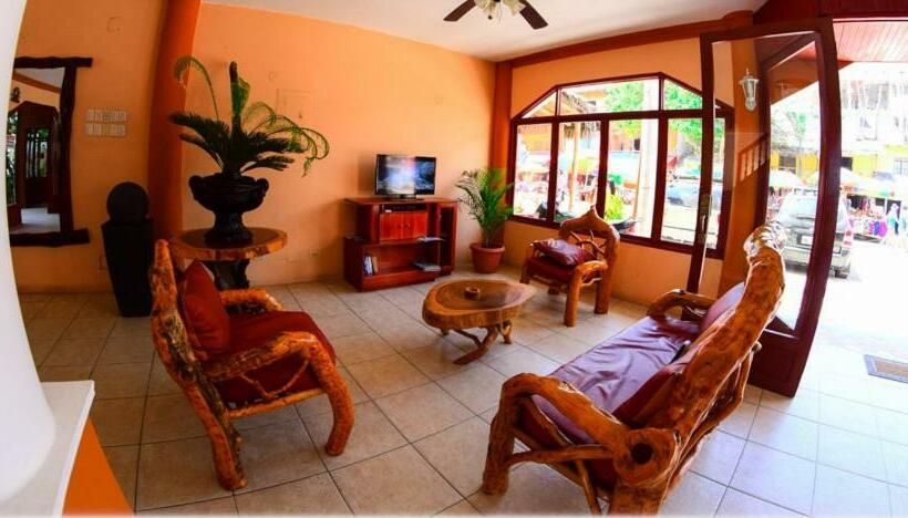 Hotel Charo´s Hostal