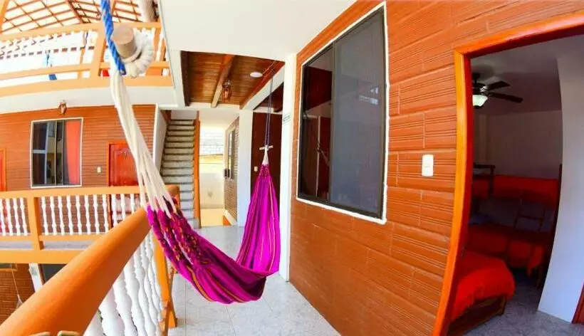 هتل Charo´s Hostal