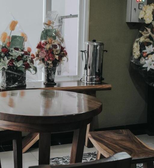 בית מלון כפרי Granada Inn Palu