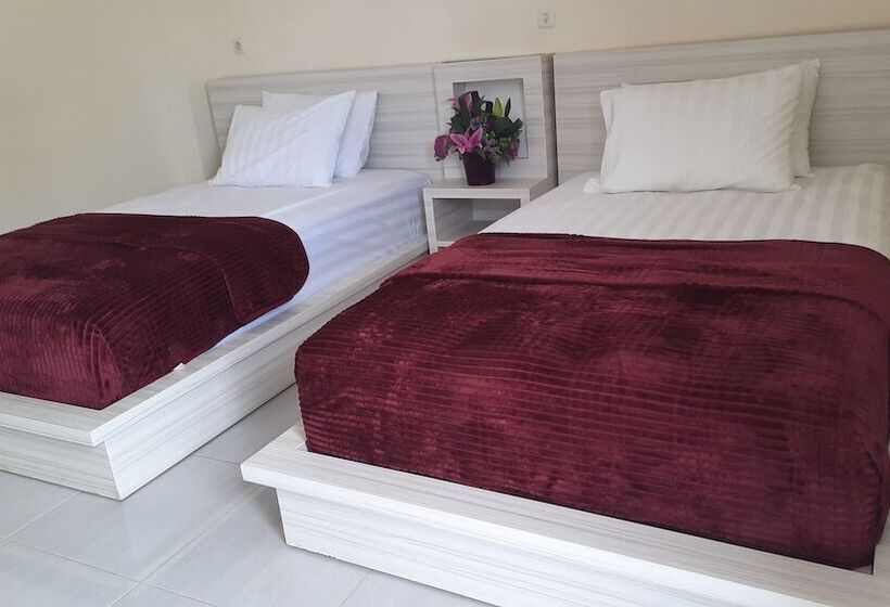 בית מלון כפרי Granada Inn Palu