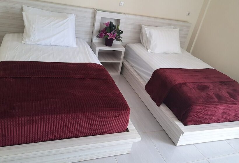 בית מלון כפרי Granada Inn Palu