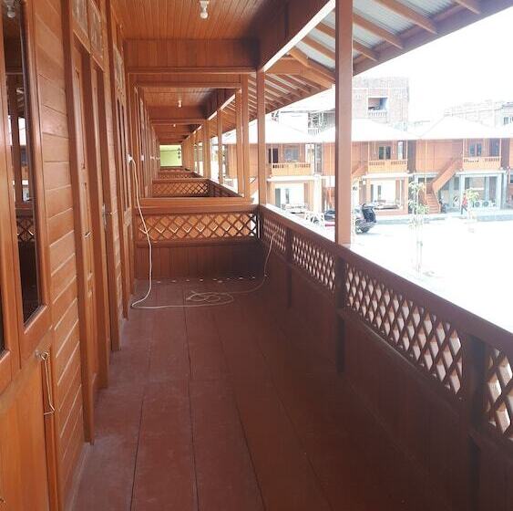 בית מלון כפרי Granada Inn Palu