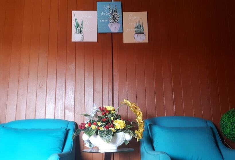 בית מלון כפרי Granada Inn Palu