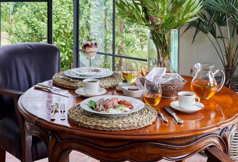 پانسیون Deux Frères Wine Estate & Luxury Villas