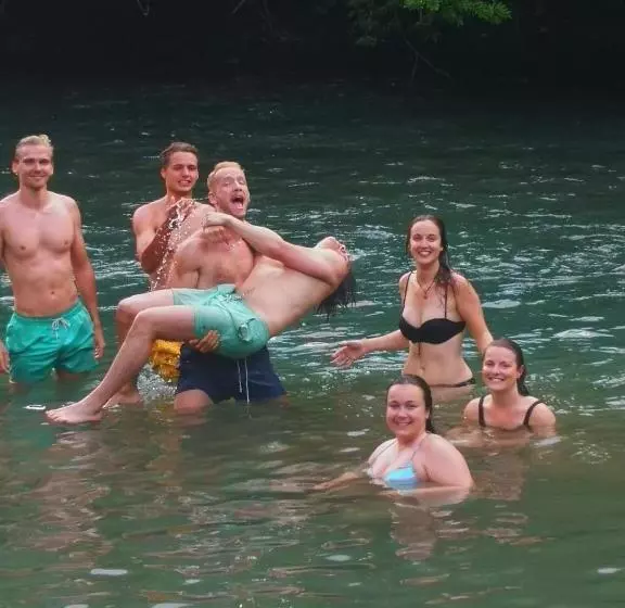 هاستل El Retiro Lanquin