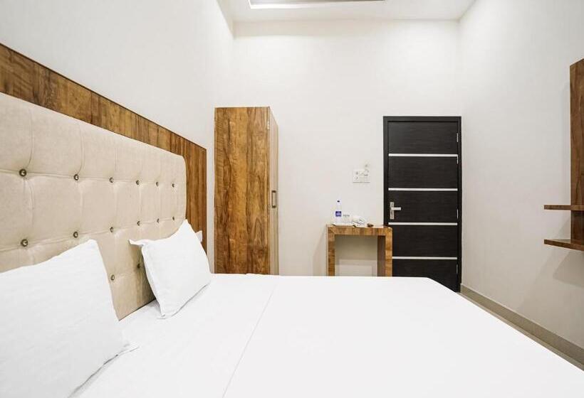 هتل Chahal Residency