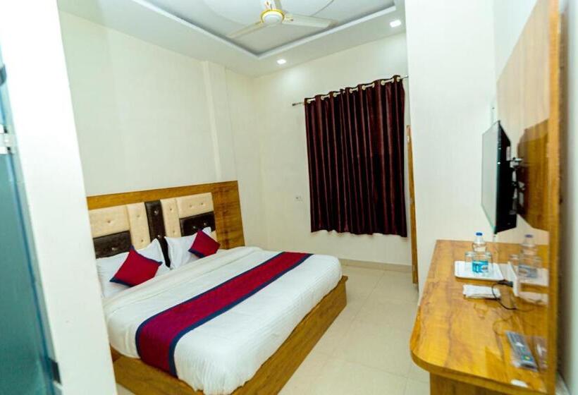 هتل Chahal Residency