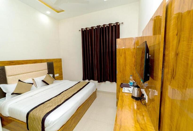 هتل Chahal Residency