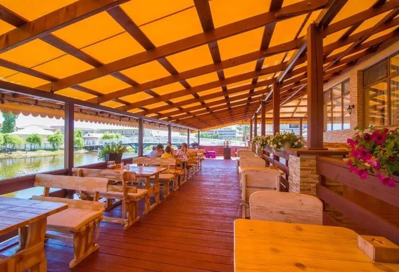 Hotel Kovcheg
