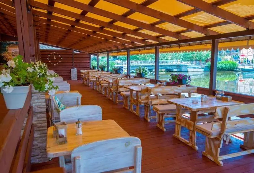 Hotel Kovcheg