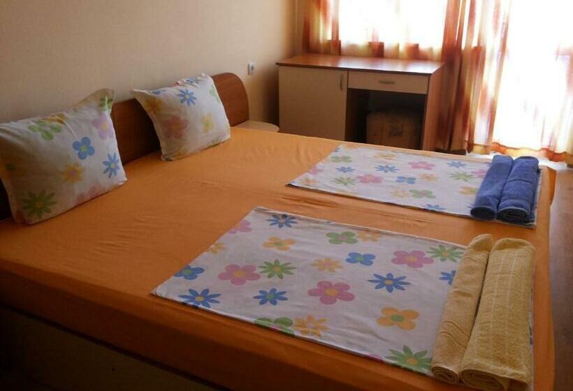 پانسیون Ivanovi Guest House