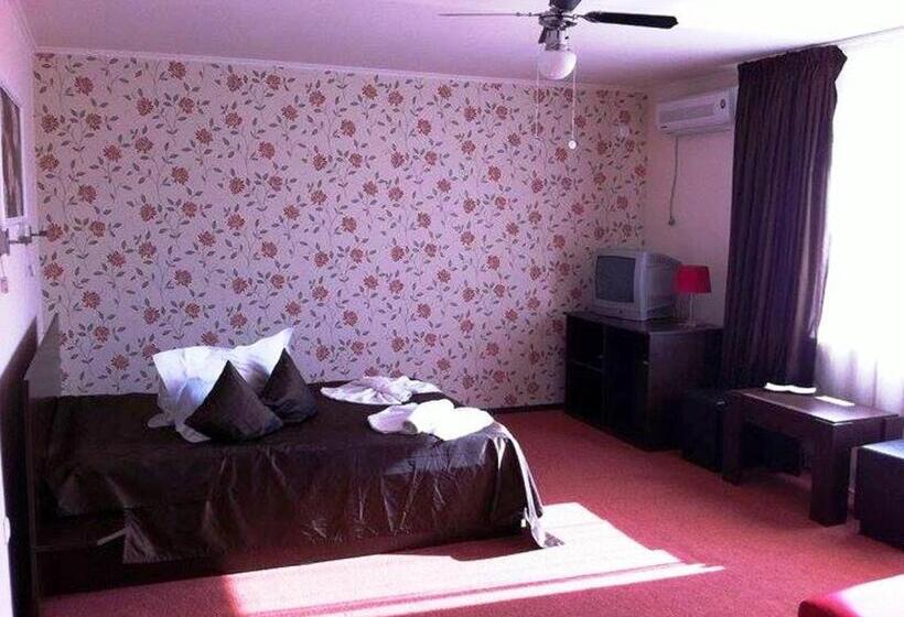 بنسيون Omega Mamaia Nord