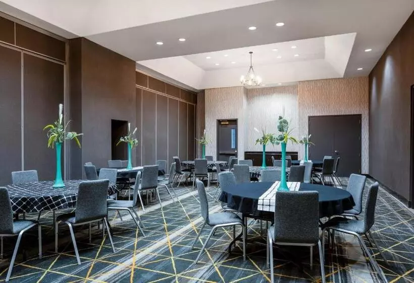 ホテル Holiday Inn & Suites Albuquerque Airport, An Ihg