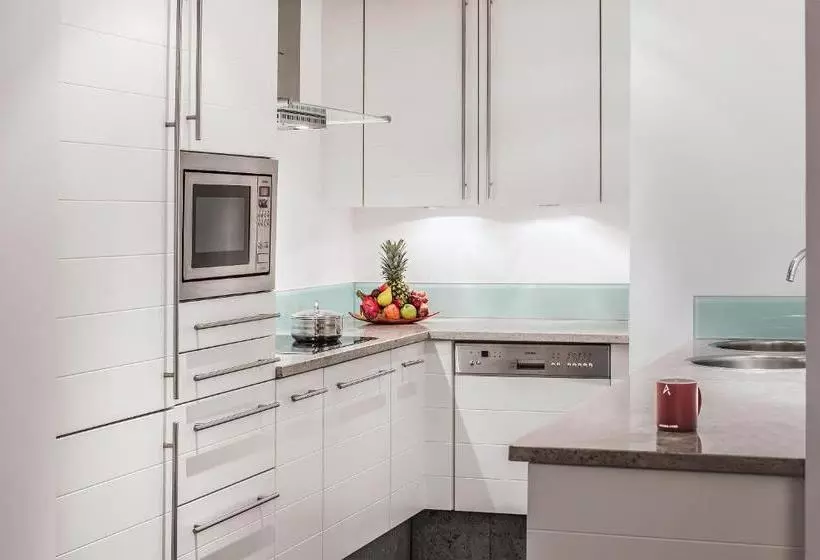 Отель Burjuman Arjaan By Rotana Dubai