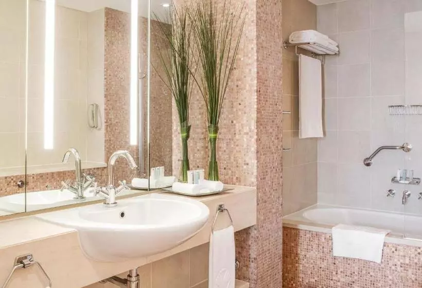 Отель Burjuman Arjaan By Rotana Dubai