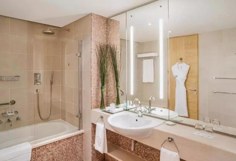 Отель Burjuman Arjaan By Rotana Dubai