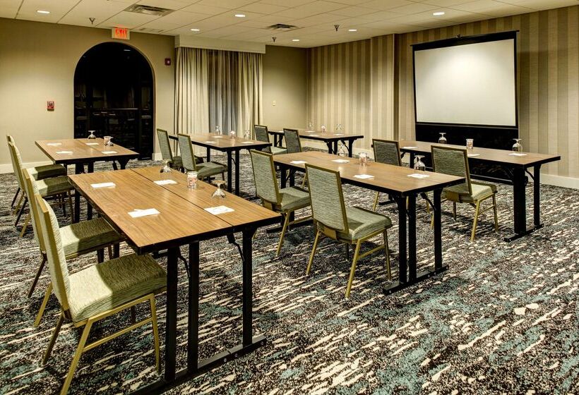 فندق Embassy Suites Williamsburg