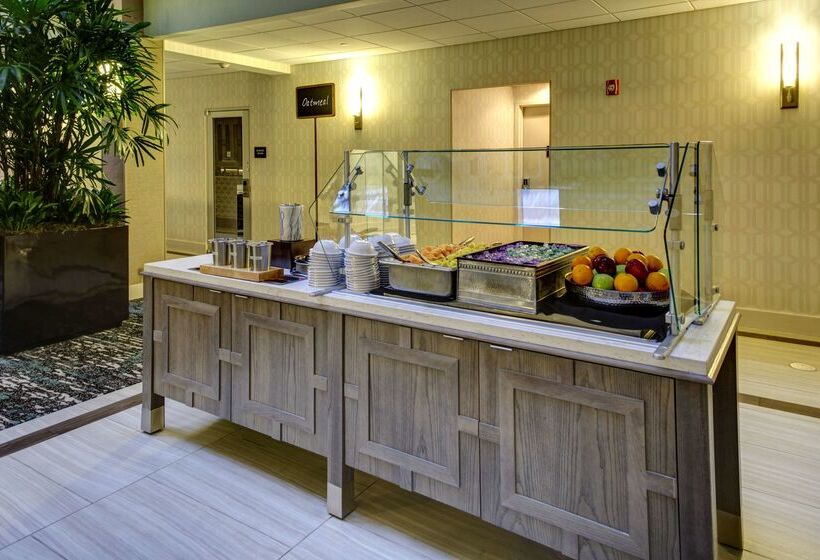 فندق Embassy Suites Williamsburg