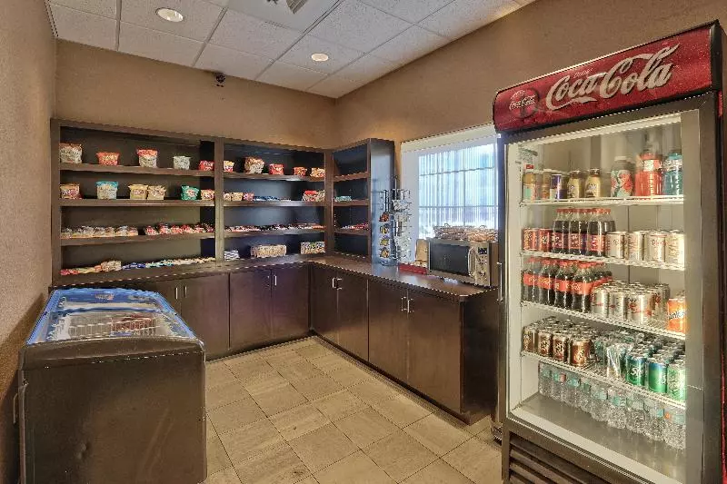 ホテル Holiday Inn & Suites Albuquerque Airport, An Ihg
