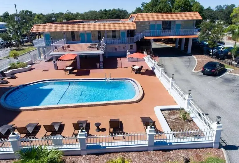 Отель Howard Johnson By Wyndham Clearwater Dunedin