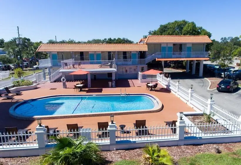 Отель Howard Johnson By Wyndham Clearwater Dunedin