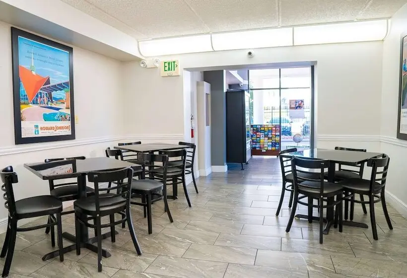 Отель Howard Johnson By Wyndham Clearwater Dunedin