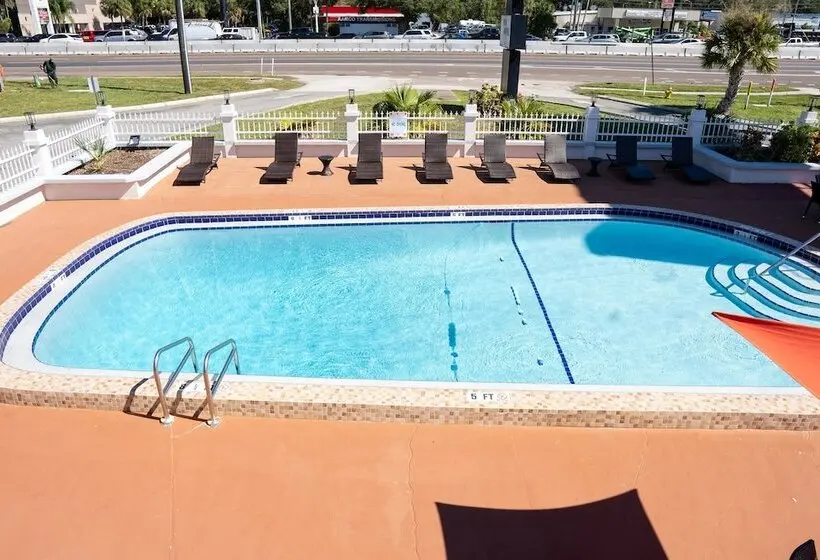 Отель Howard Johnson By Wyndham Clearwater Dunedin