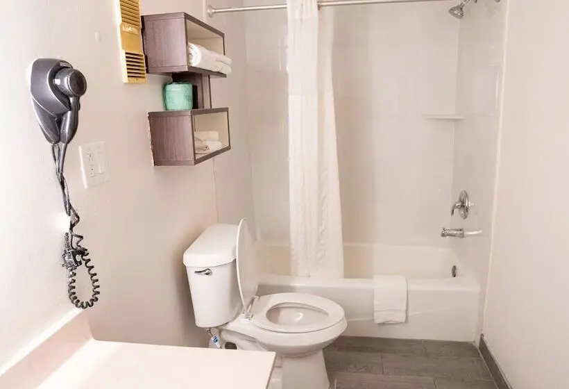 Отель Howard Johnson By Wyndham Clearwater Dunedin