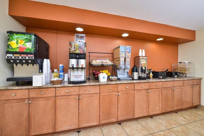 فندق Red Carpet Inn Newark Irvington Nj