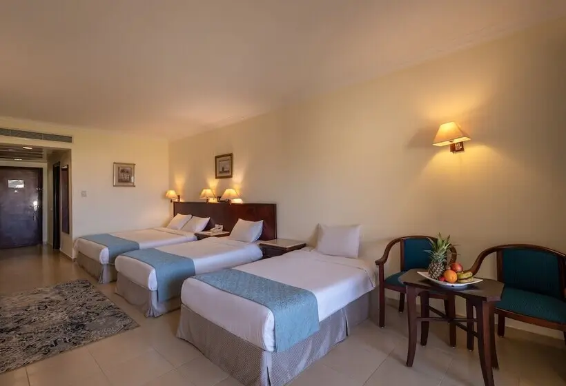 هتل SRNTY Sea Reef - Ex Serenity Alpha Beach
