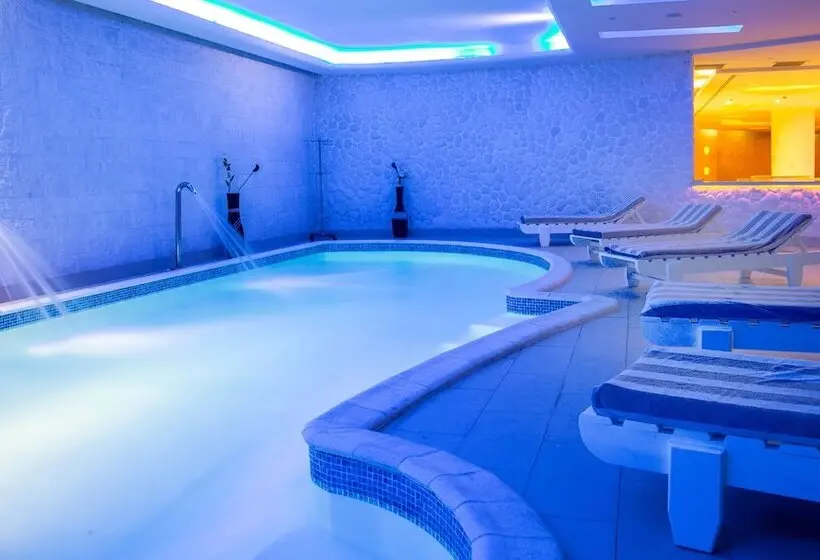 هتل SRNTY Sea Reef - Ex Serenity Alpha Beach