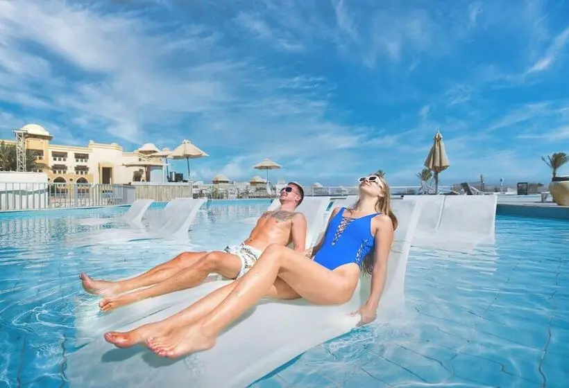 هتل SRNTY Sea Reef - Ex Serenity Alpha Beach