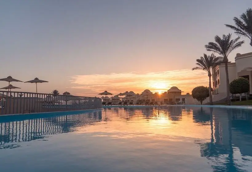 هتل SRNTY Sea Reef - Ex Serenity Alpha Beach