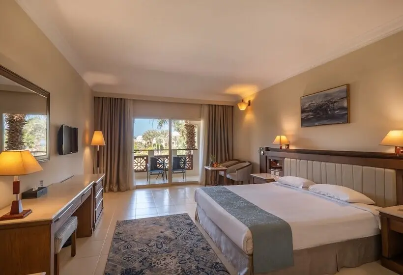 هتل SRNTY Sea Reef - Ex Serenity Alpha Beach