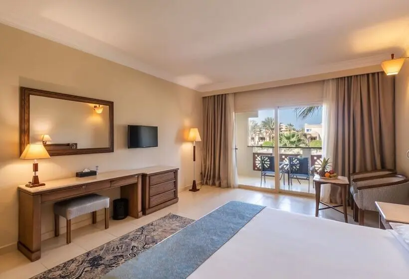 هتل SRNTY Sea Reef - Ex Serenity Alpha Beach