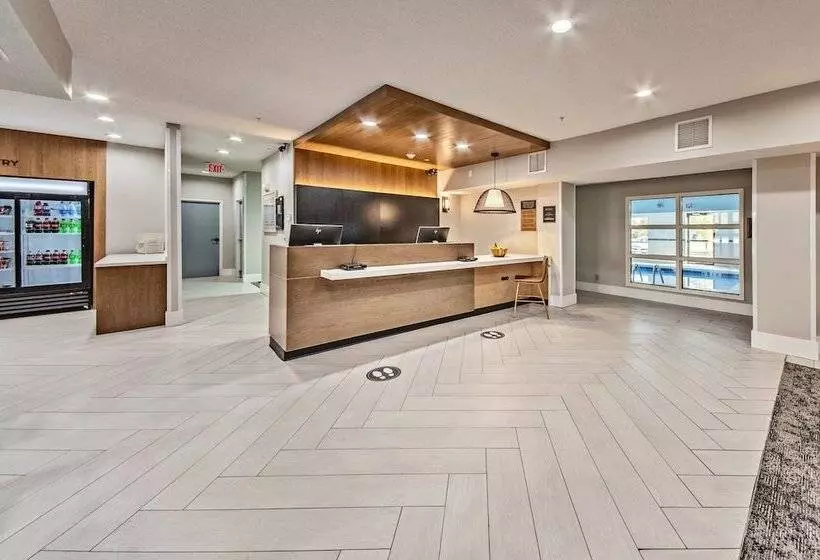 هتل Staybridge Suites Cedar Rapids North, An Ihg