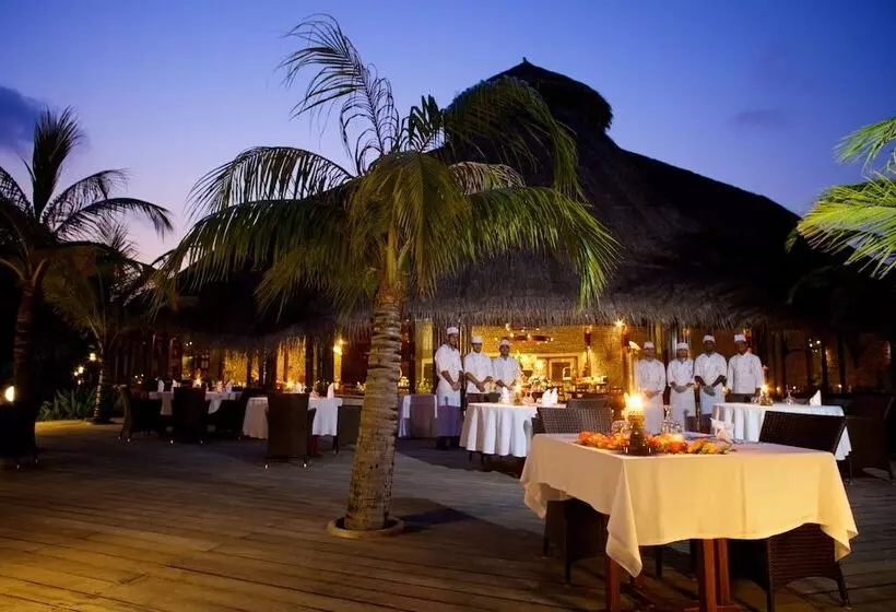 Kuredu Island Resort & Spa