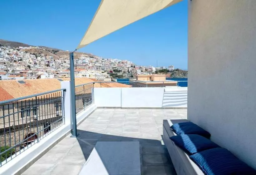 Nisaki Hotel & Elite Suites