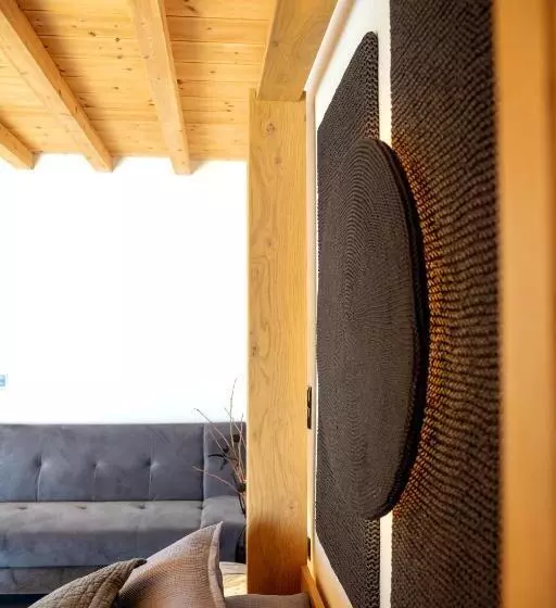 Nisaki Hotel & Elite Suites