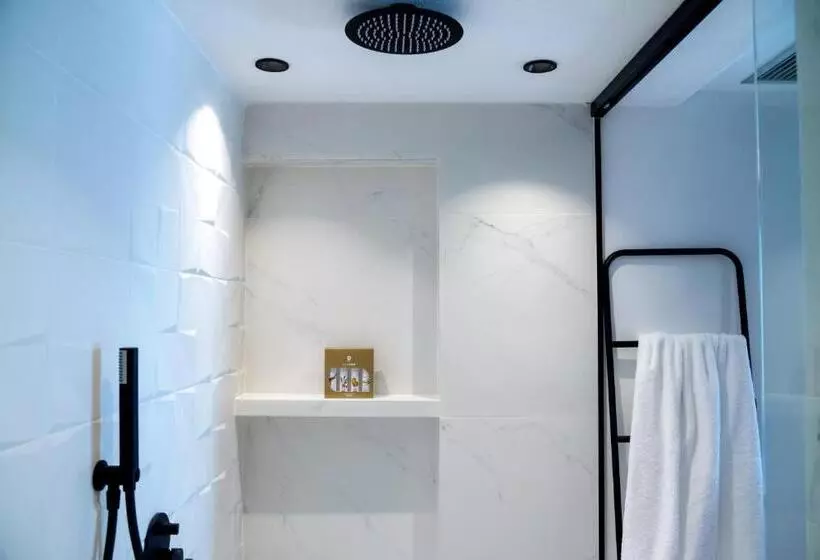 Nisaki Hotel & Elite Suites