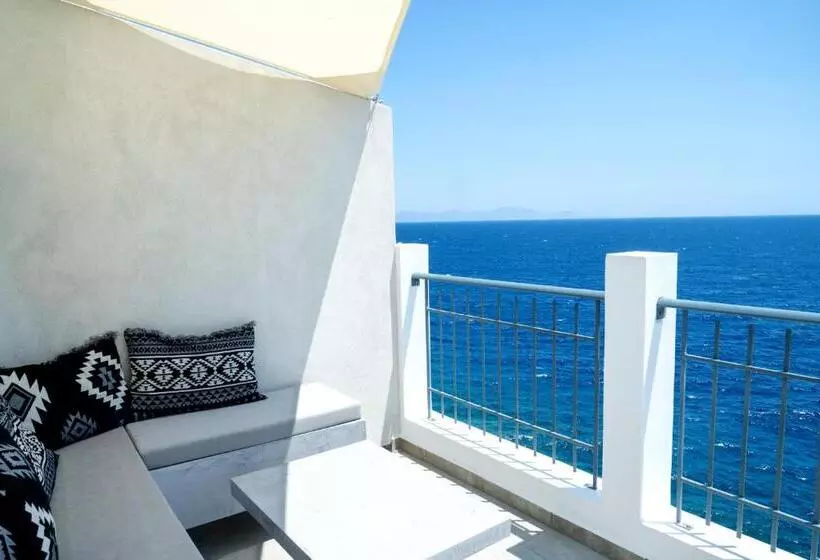 Nisaki Hotel & Elite Suites