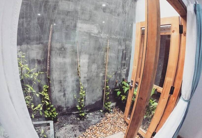 هتل Yellow House Boutique