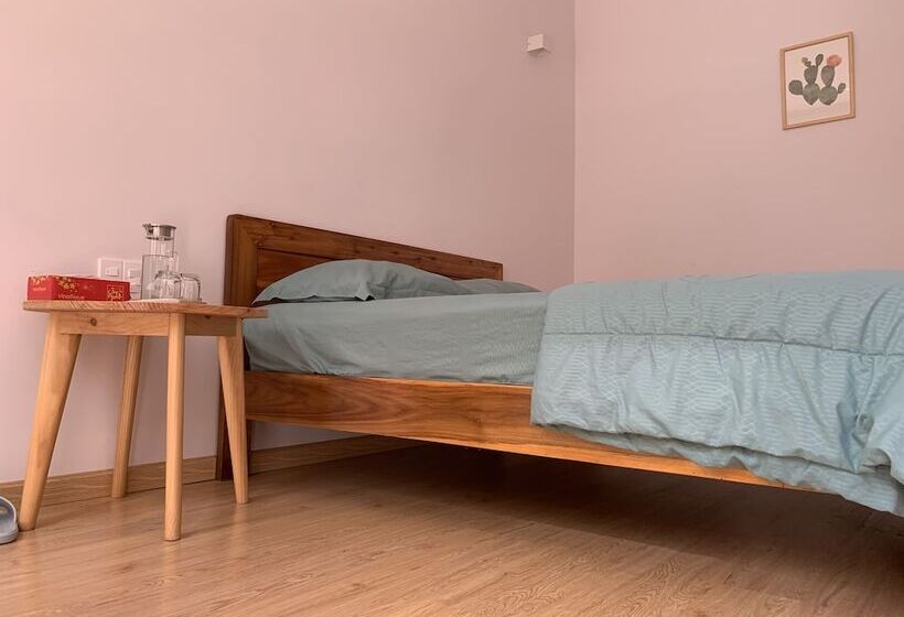 هتل Yellow House Boutique