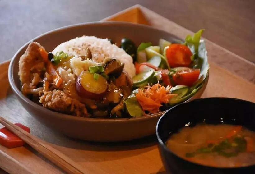 Hostel & Tatami Bar Uchikobare  内子晴れ