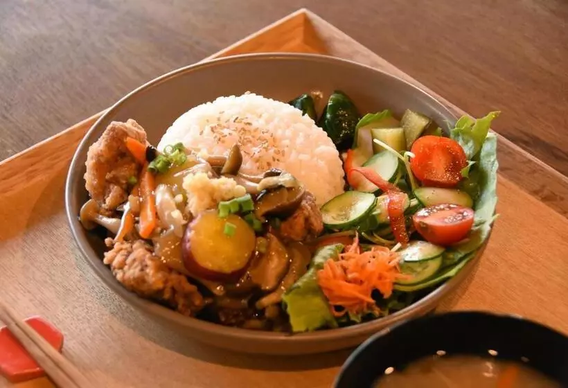 Hostel & Tatami Bar Uchikobare  内子晴れ